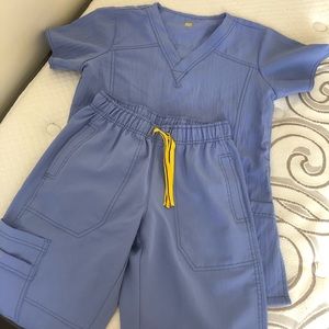 Scrub top & pants set